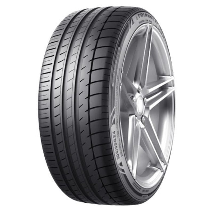 إطار سيارة ركاب من ماركة تراينجل، بنقشة مصممة للأداء الفائق و التحكم الدقيق عند السرعات العالية - متجر إطاراتكم